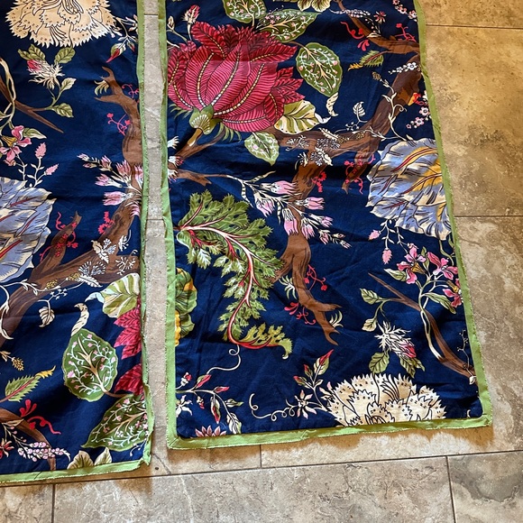 Pottery Barn King Pillow cases - Picture 4 of 5